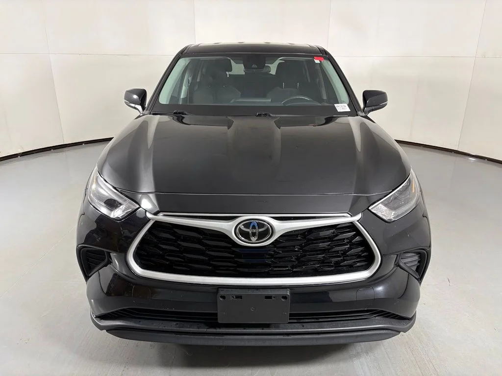 Used 2023 Black Toyota L image 3