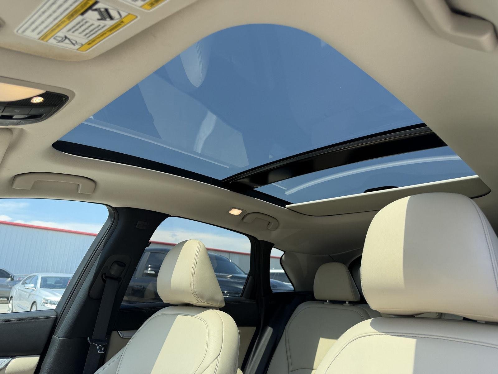 Used 2020 Majestic White INFINITI LUXE image 15