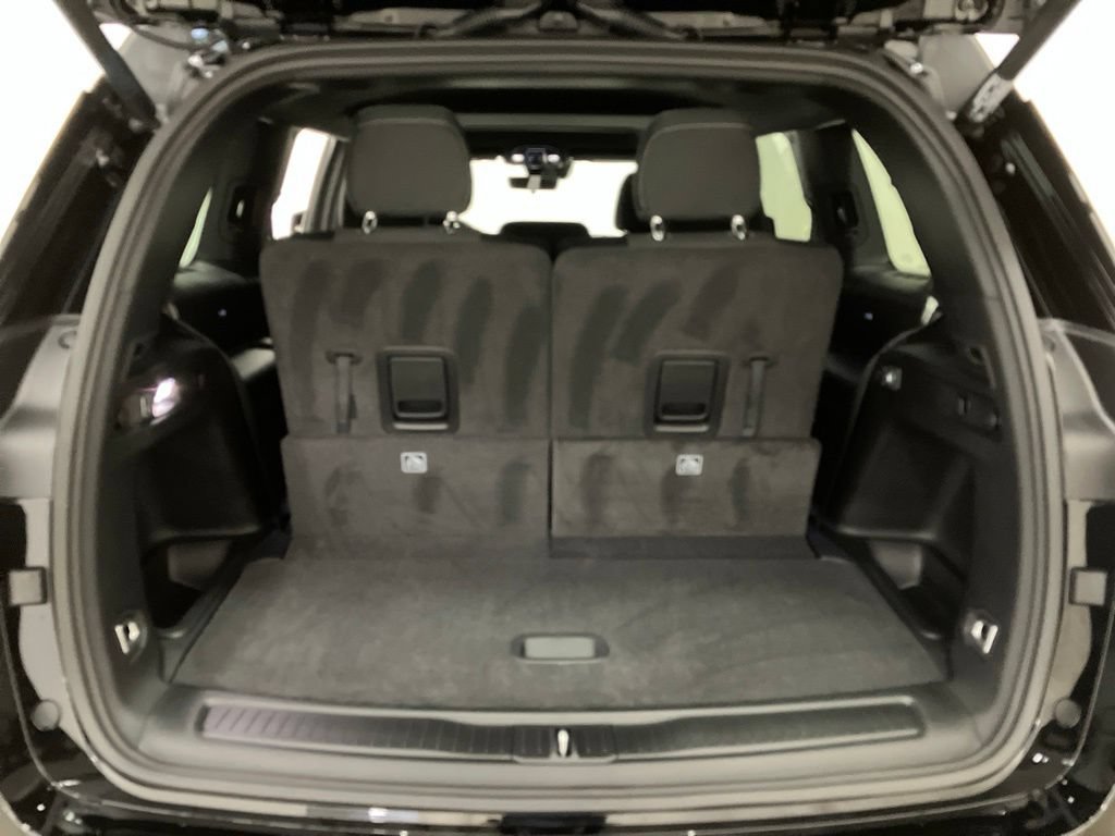 New 2026 Diamond Black Crystal Pearl-Coat Exterior Paint Jeep Laredo X image 15