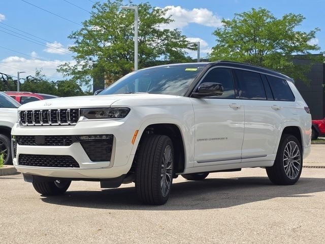 New 2026 Bright White Clear-Coat Exterior Paint Jeep Summit image 34