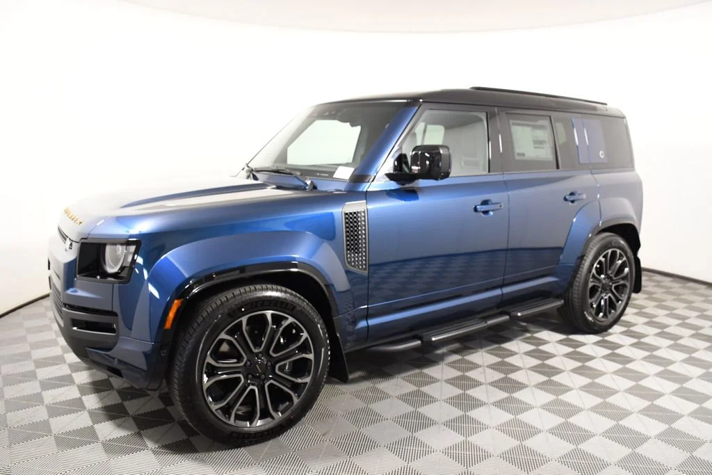 New 2026 Sargasso Blue Land Rover  image 2