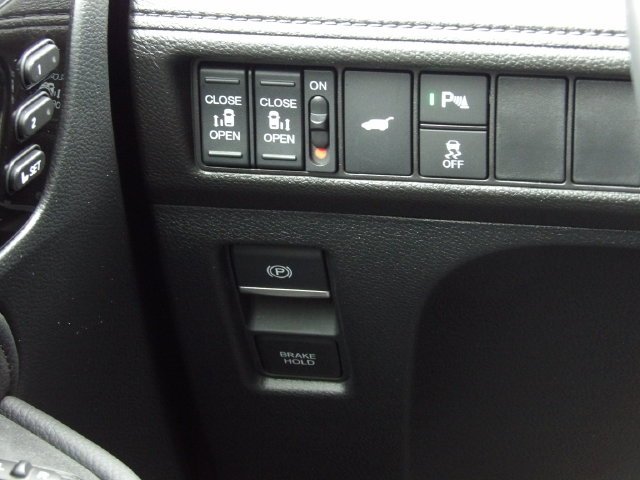 Certified Used 2025 Solar Silver Metallic Honda Touring image 26