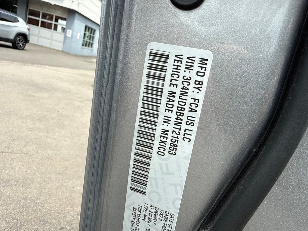 Used 2022 Silver Jeep Latitude image 10