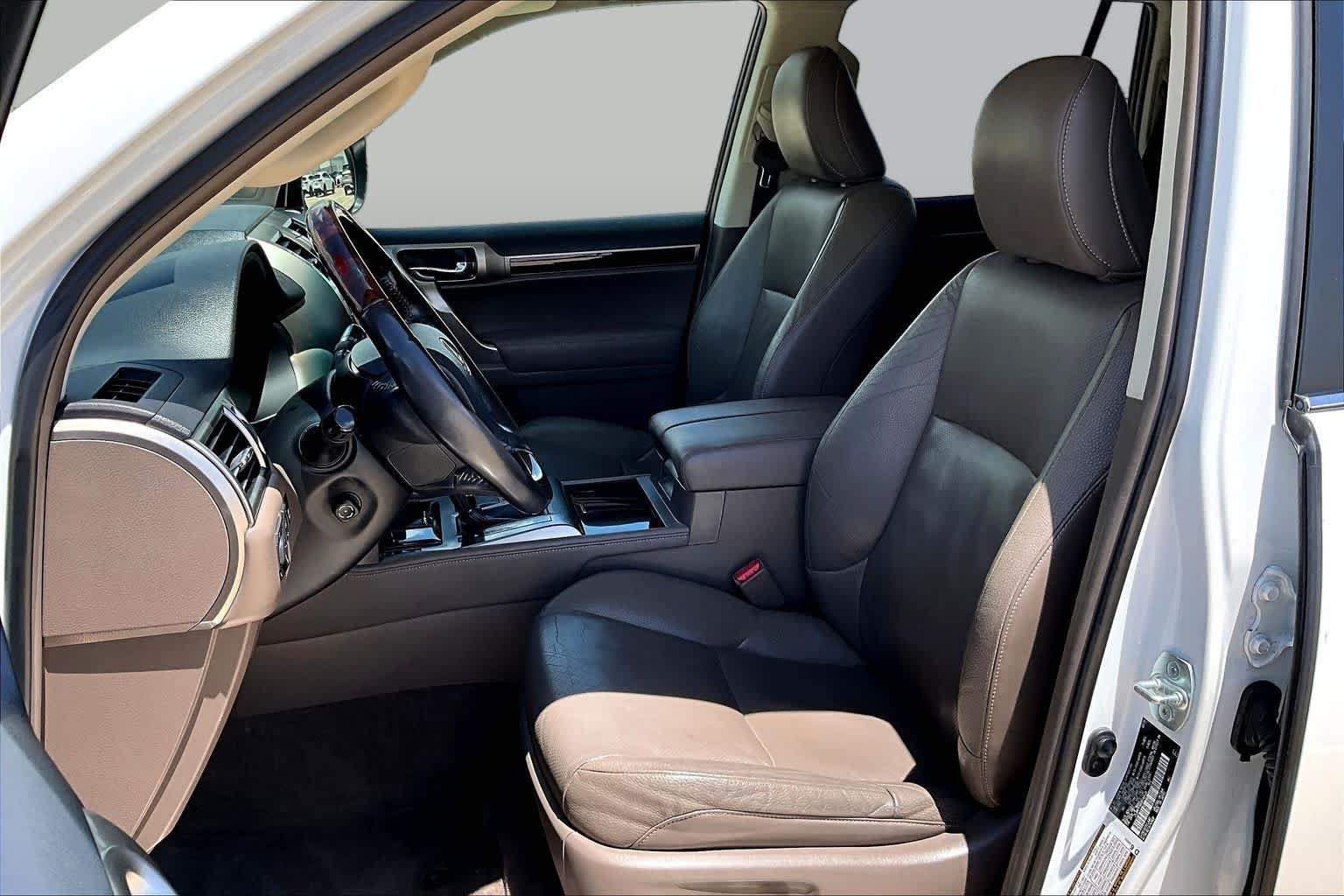 Used 2016 Starfire Pearl Lexus  image 7