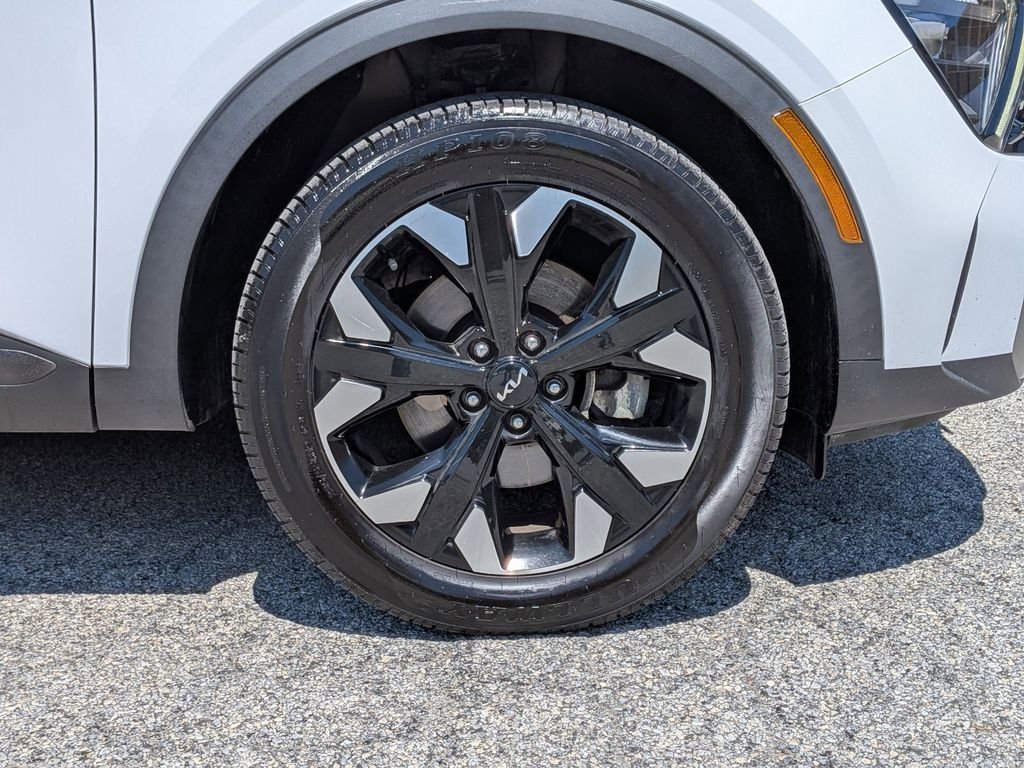 Used 2023 White Kia X-Line image 27