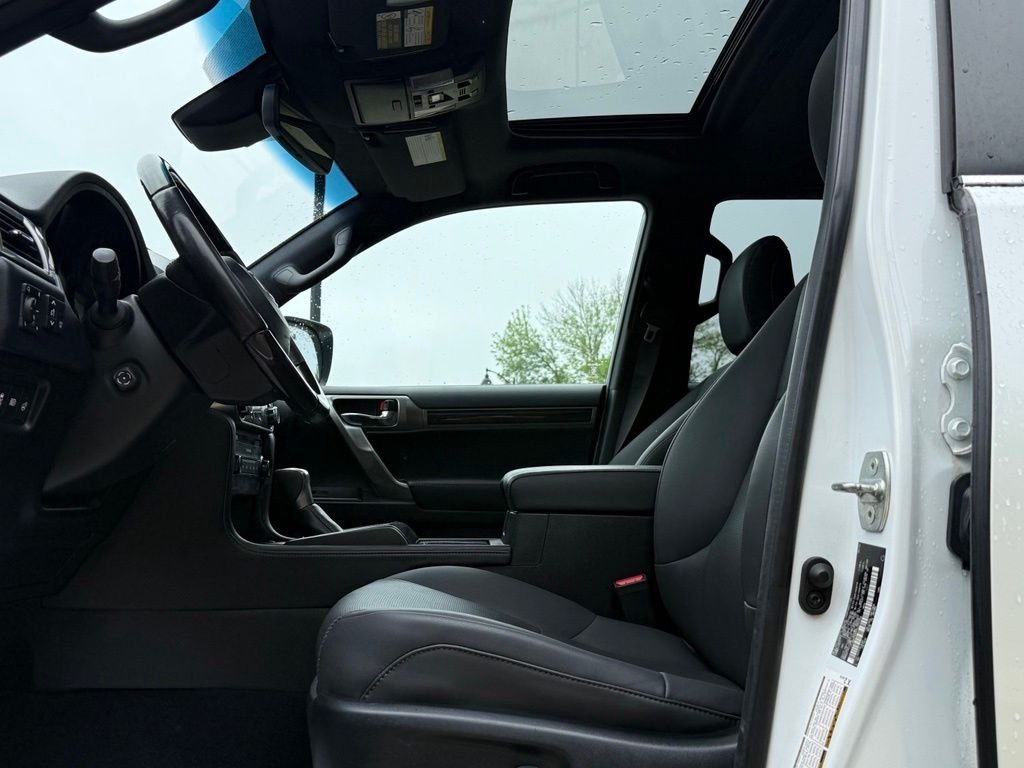 Used 2022 White Lexus 460 image 30