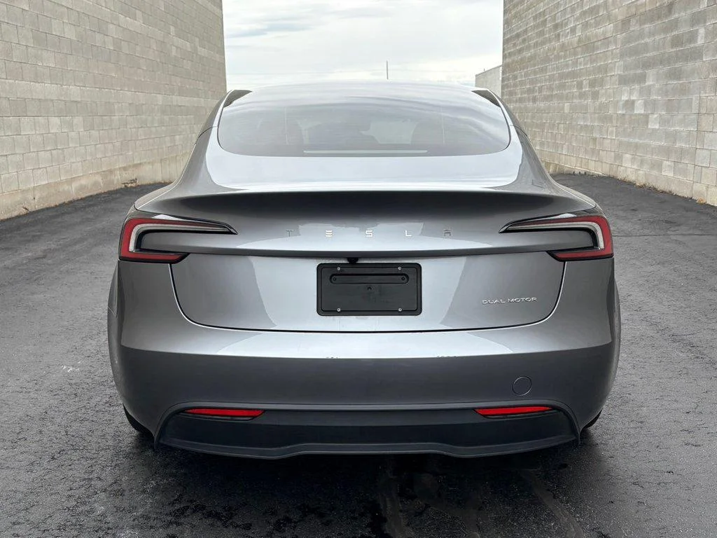 Used 2025 Quicksilver Tesla Long Range All-Wheel Drive image 8