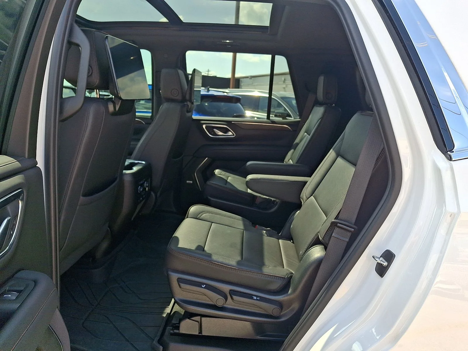 Used 2023 White Chevrolet High Country image 10