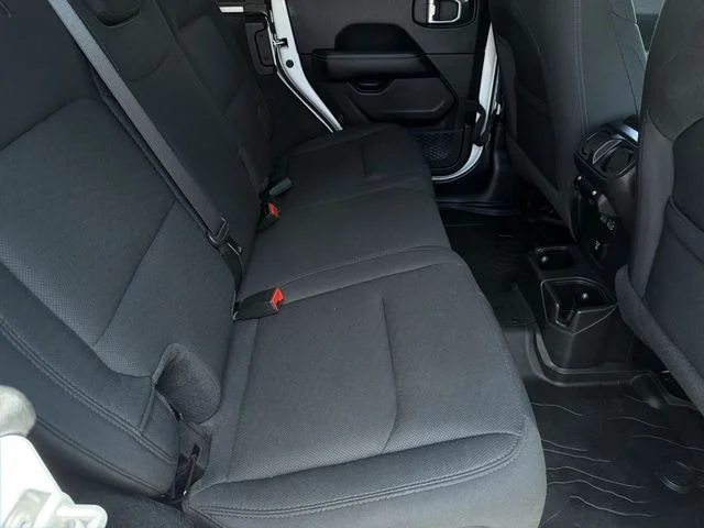 Used 2021 White Jeep Unlimited Sahara image 34