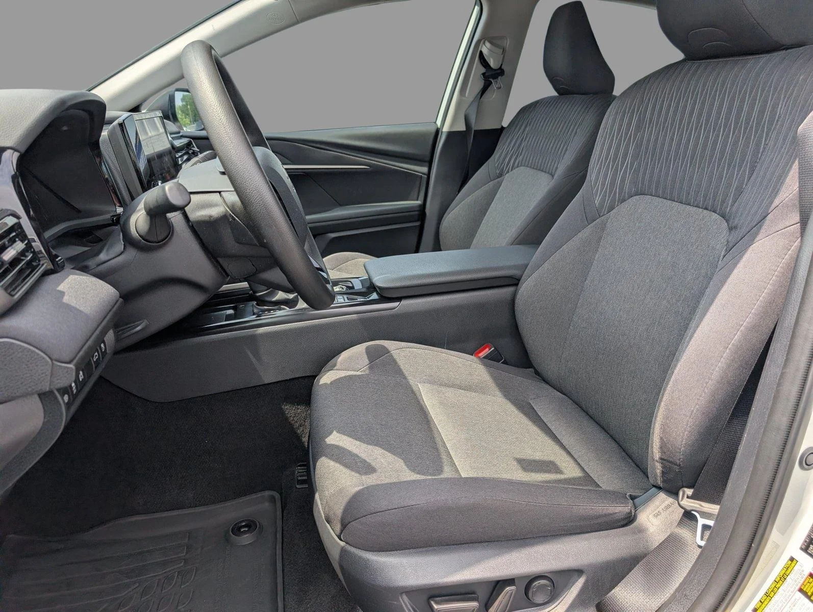 Used 2025 Ice Cap Toyota LE image 11