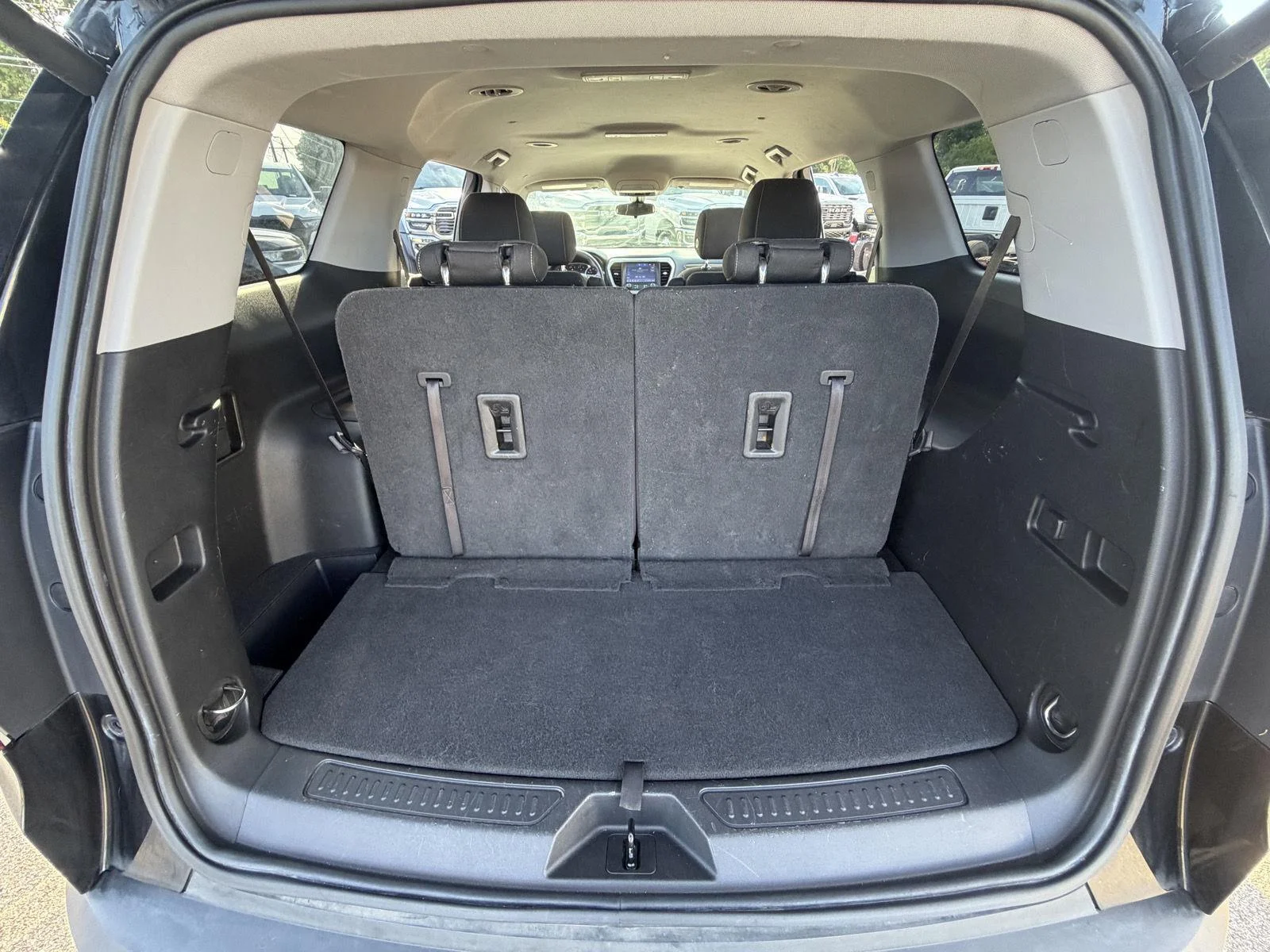 Used 2021 Ebony Twilight Metallic GMC SLE image 18