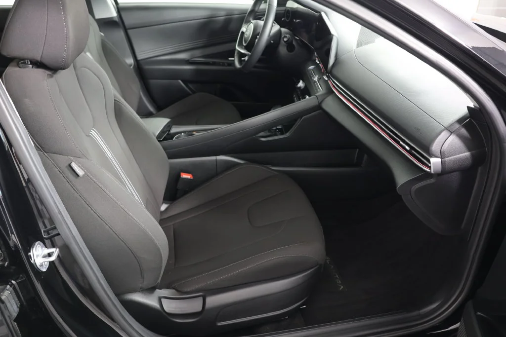 Used 2025 Abyss Black Hyundai SEL Convenience image 24
