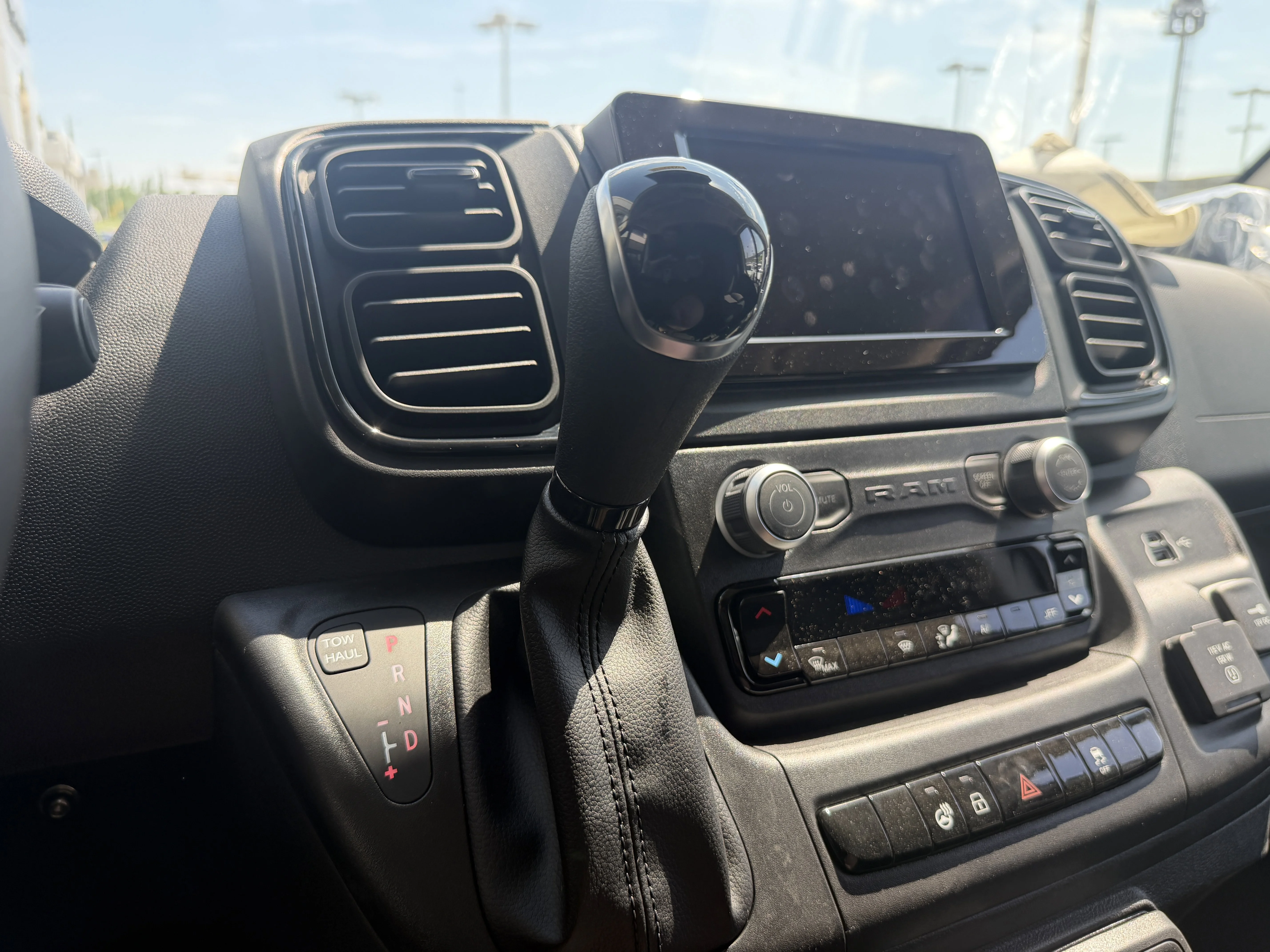 New 2026 Bright White Clear-Coat Exterior Paint RAM Tradesman image 36