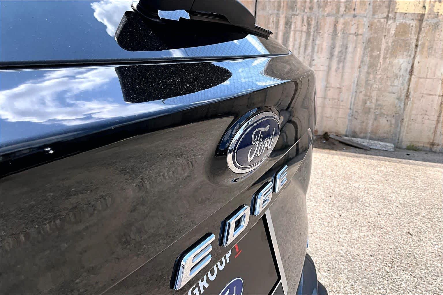 Used 2024 Carbonized Gray Ford SEL image 31