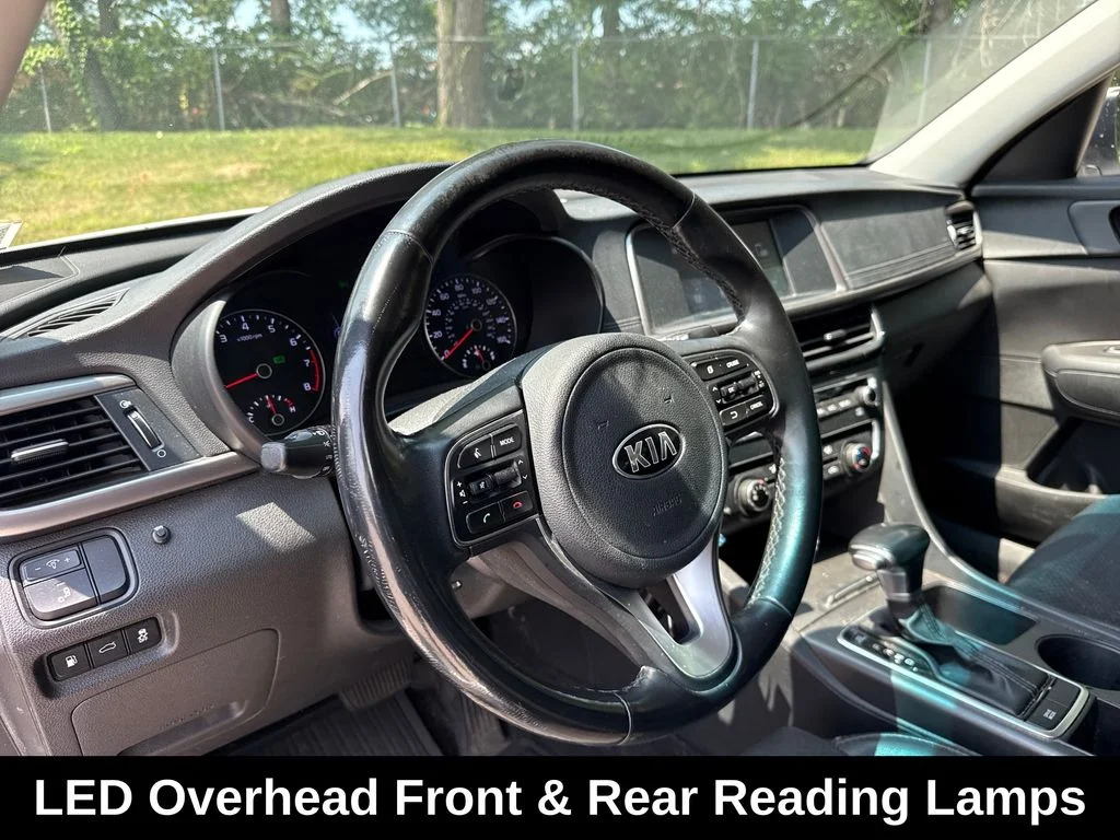 Used 2018 White Kia S image 15