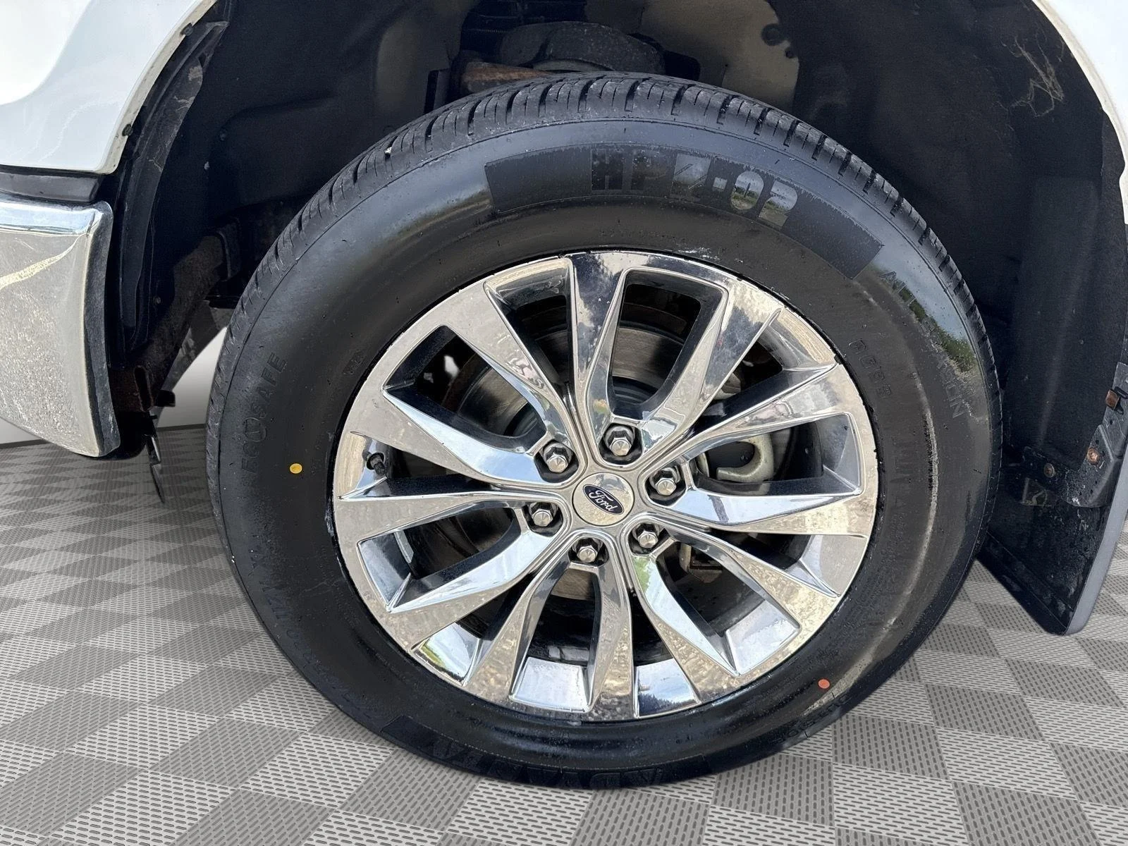 Used 2016 Oxford White/Magnetic Metallic Ford XLT image 7