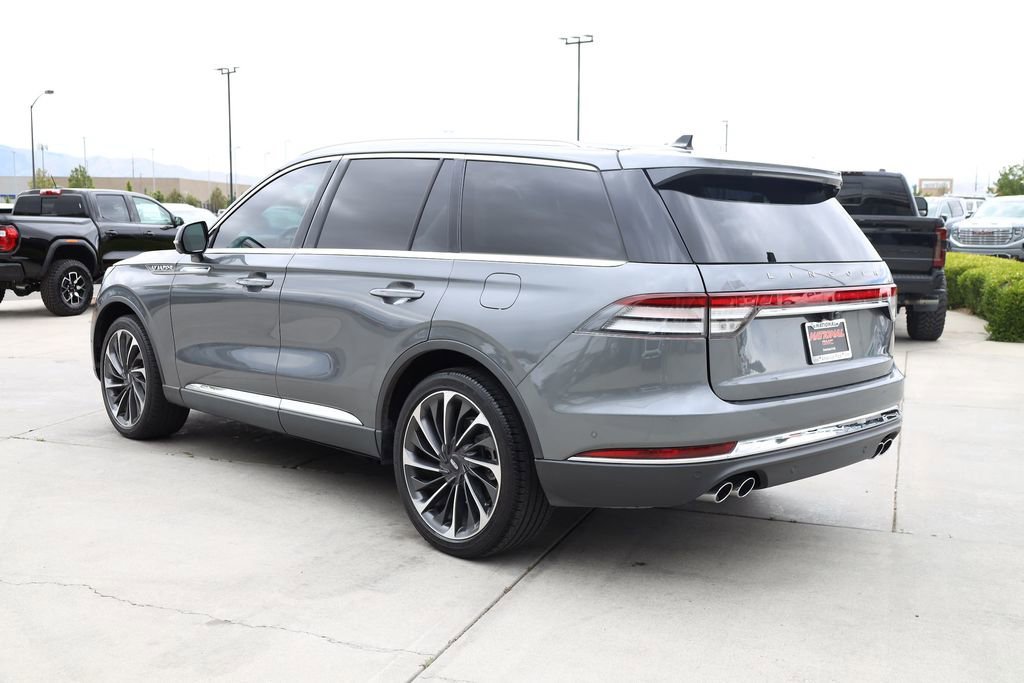 Used 2023 Gray Metallic Lincoln Reserve image 4