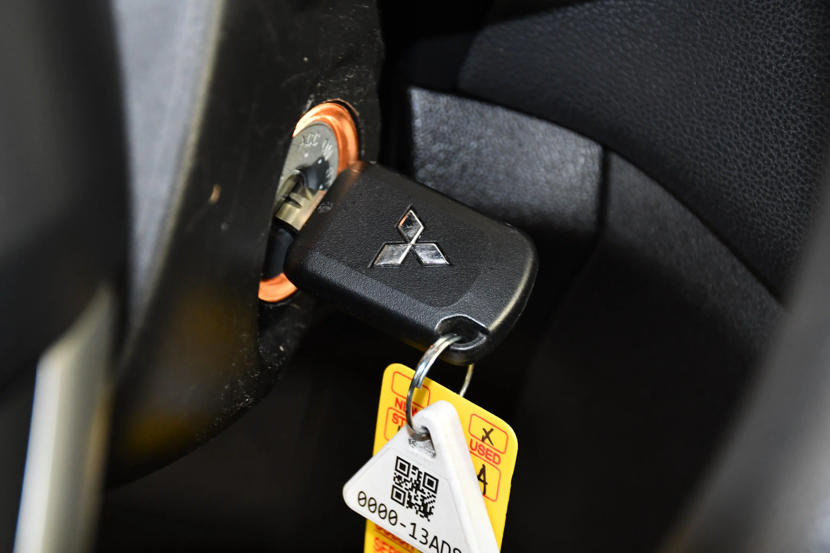 Used 2022 White Diamond Mitsubishi ES image 25