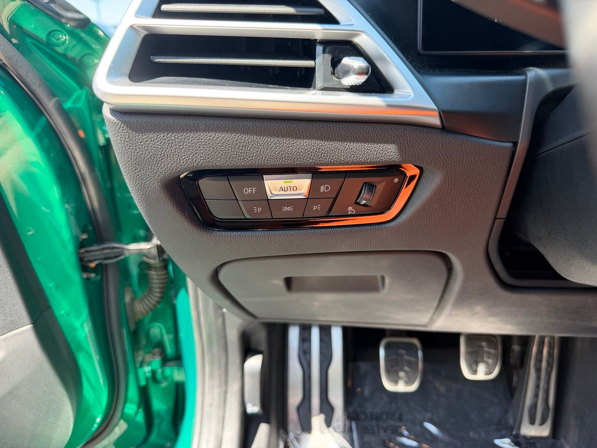 Used 2025 Green BMW Base image 8