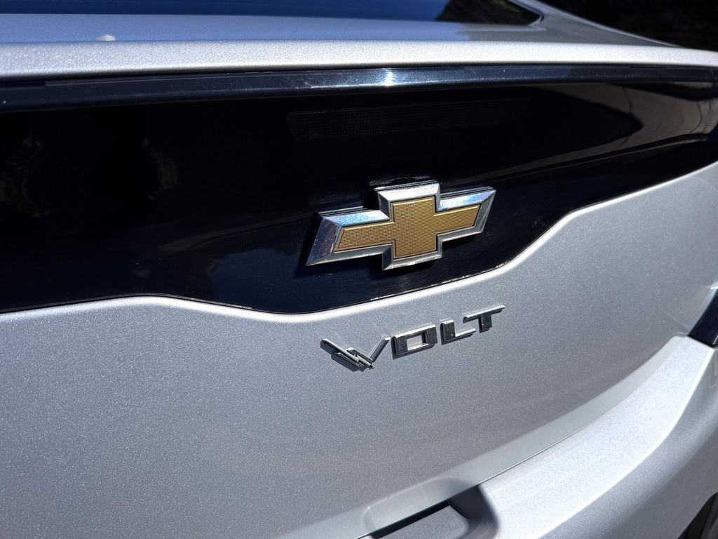 Used 2017 Silver Chevrolet Premier image 9
