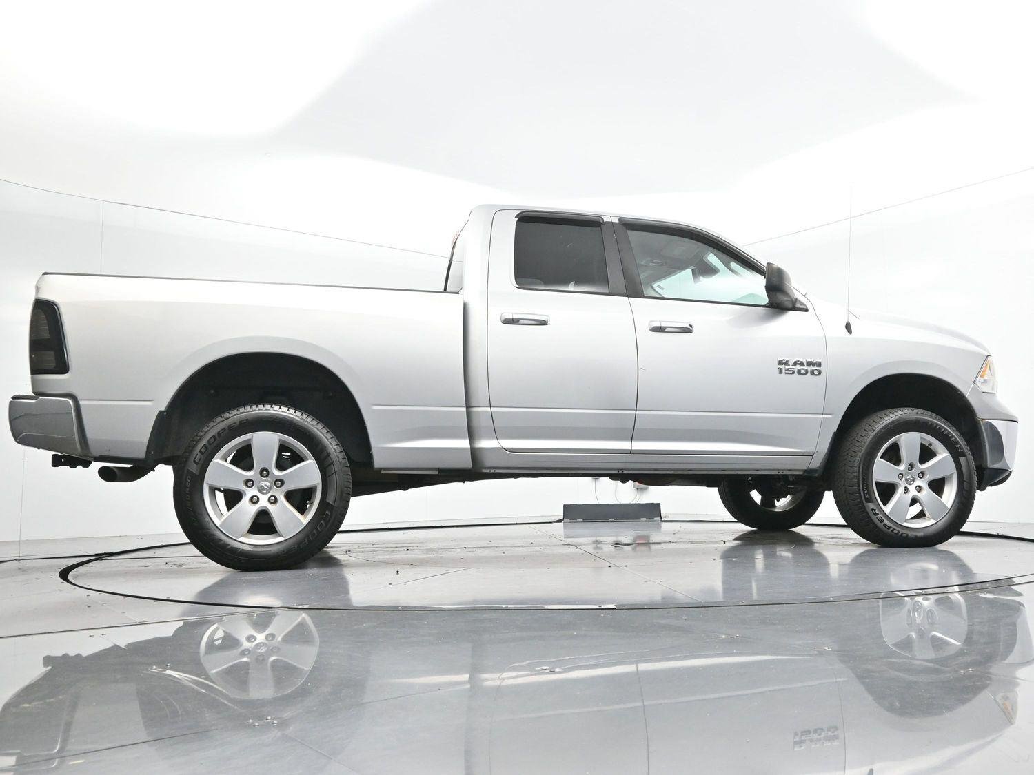 Used 2015 Bright Silver Metallic Clearcoat Ram SLT image 45