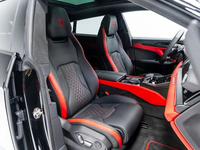 Used 2025 Black Lamborghini SE image 38