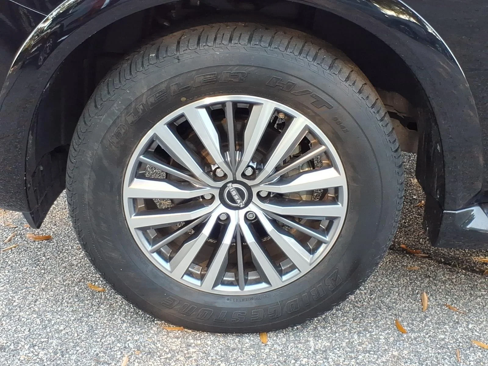 Used 2023 Super Black Nissan SL image 4
