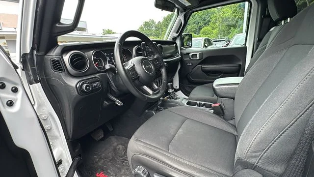 Used 2021 White/off-white Jeep Sport S image 16