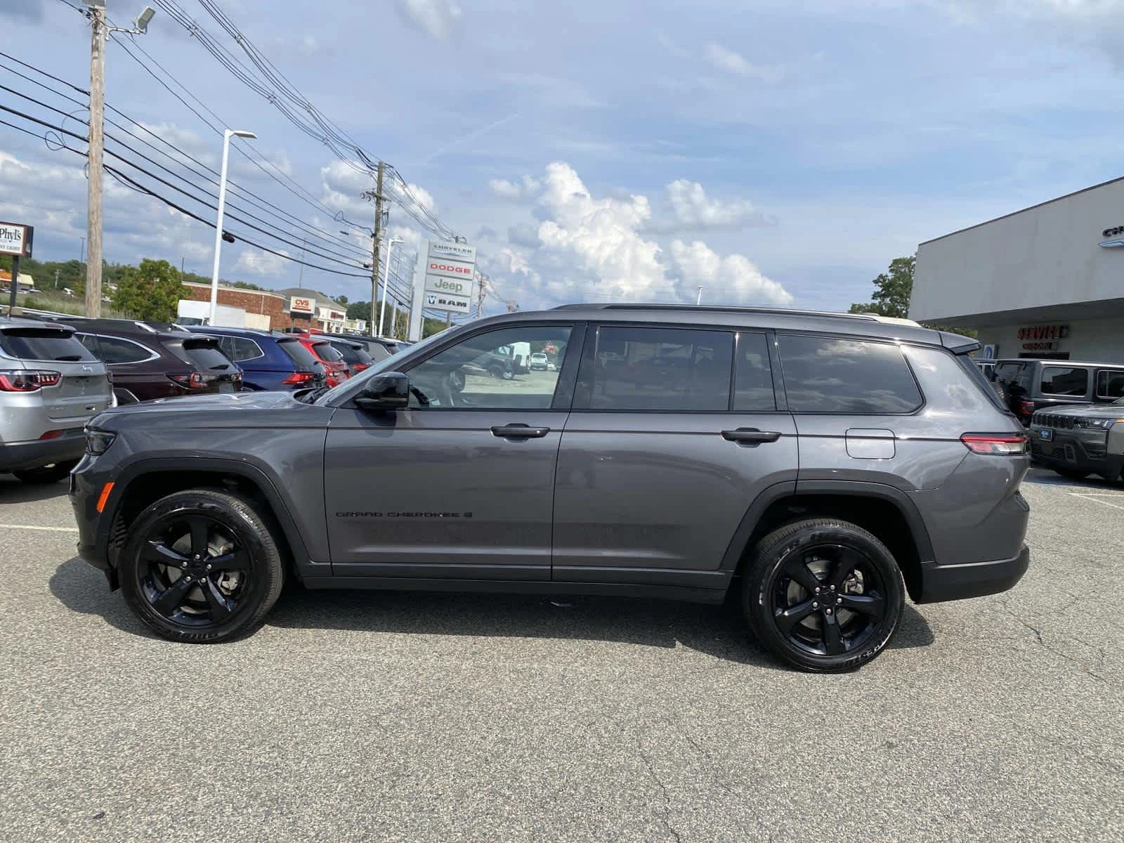 Used 2023 Baltic Gray Metallic Clearcoat Jeep Altitude image 8