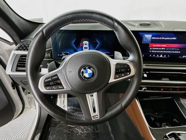 Used 2024 White Metallic BMW M60i image 11