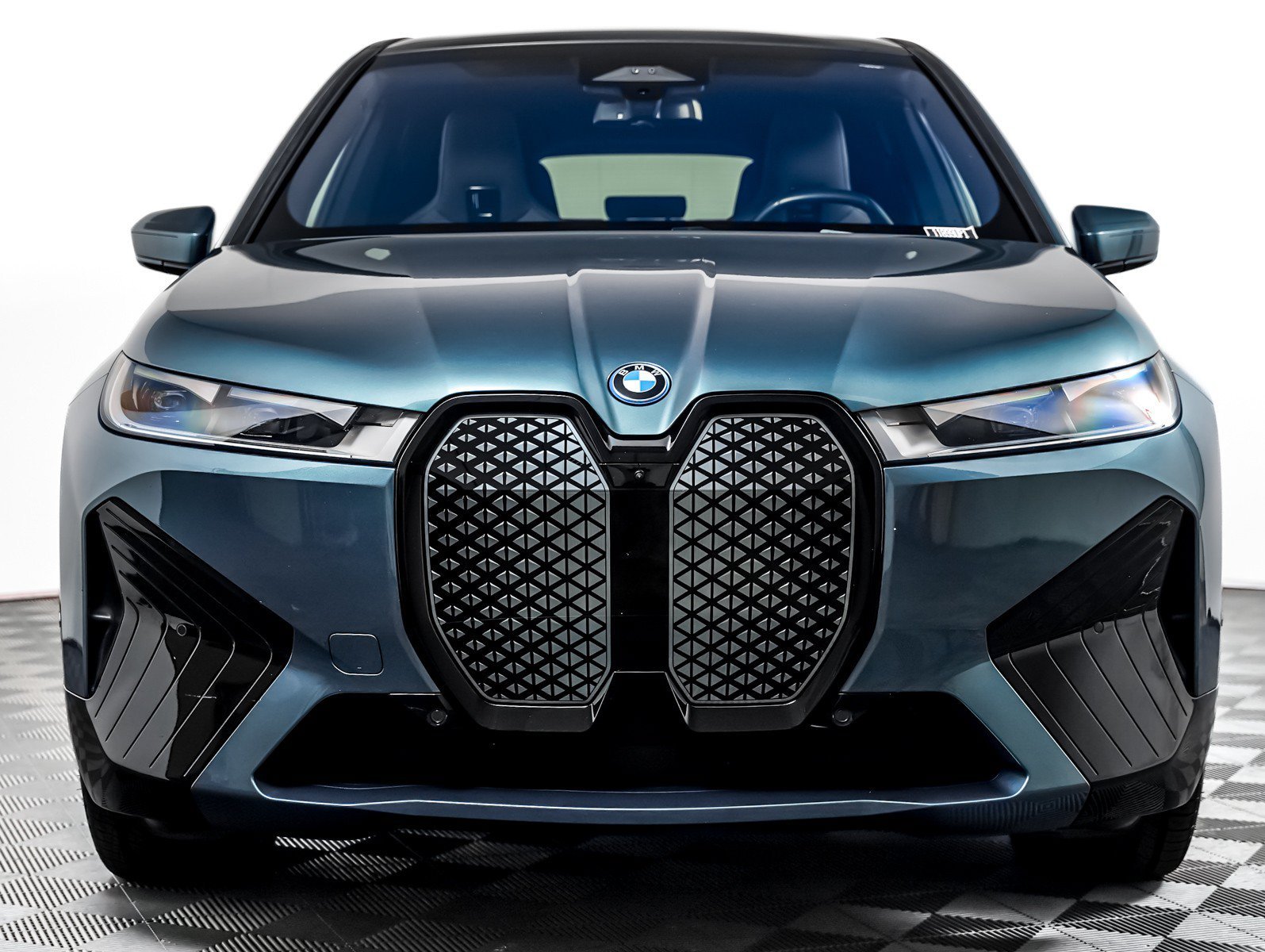 Used 2023 Blue BMW xDrive50 image 5