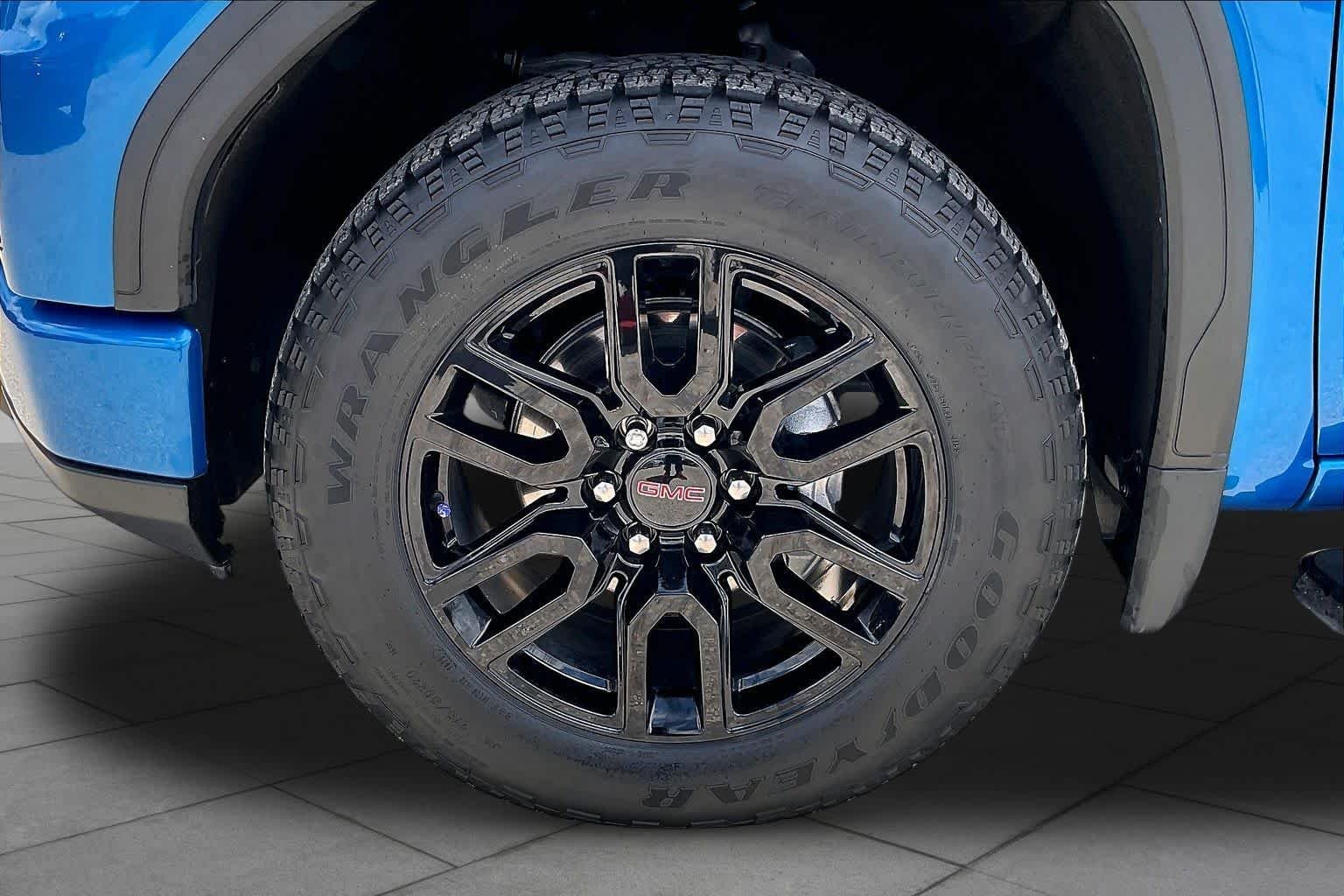 Used 2024 Dynamic Blue Metallic GMC Elevation image 11