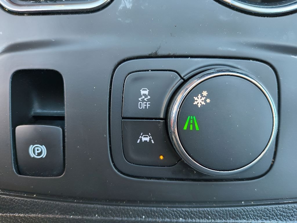 Used 2020 Summit White Chevrolet LS image 24