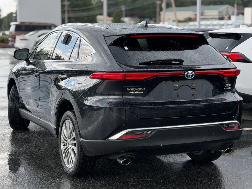 Used 2021 Black Toyota XLE image 3