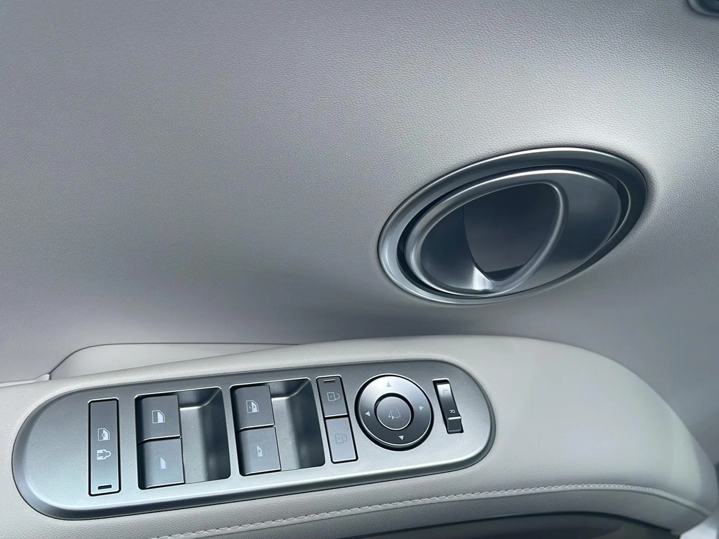 New 2026 Typhoon Silver Metallic Hyundai SEL Premium 8P image 27