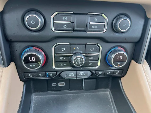 Used 2023 IRIDESCENT PEARL TRICOAT Chevrolet Premier image 34