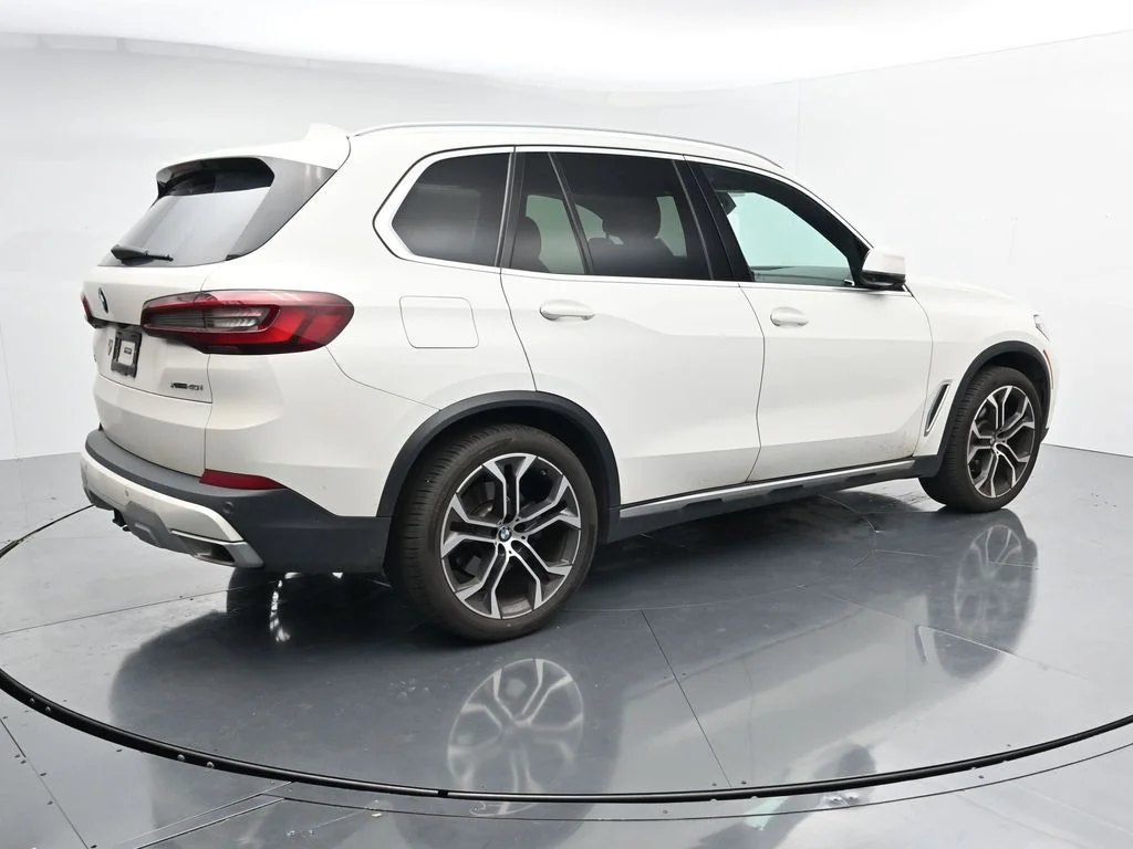 Used 2023 White BMW xDrive40i image 7