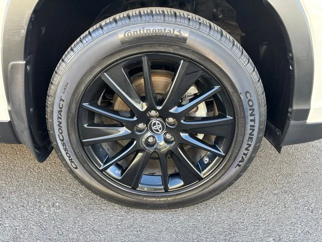 Used 2019 White Toyota SE image 21