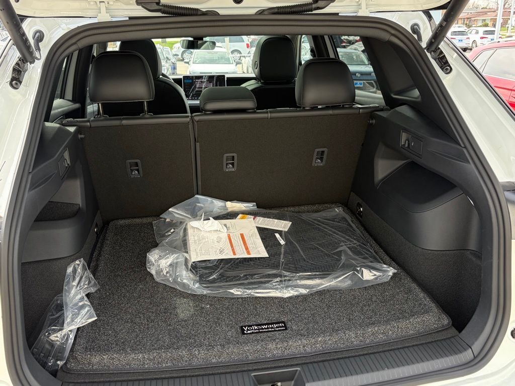 New 2026 Opal White W/Deep Black Roof Volkswagen 2.0T SE R-Line Black image 24
