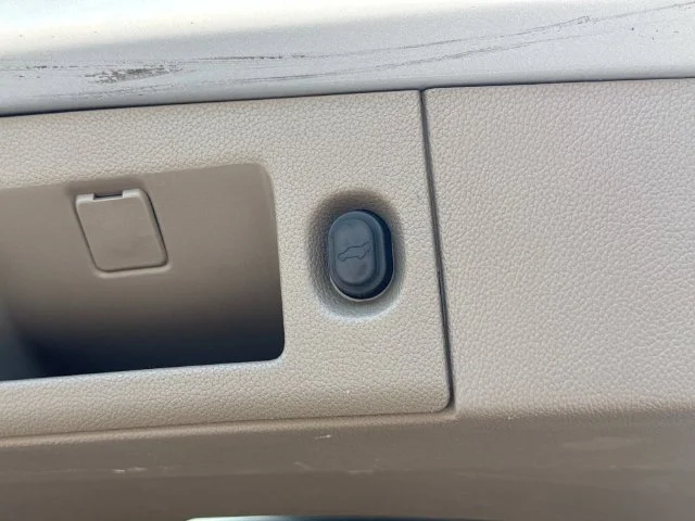 Used 2018 Silver Chevrolet LT image 16