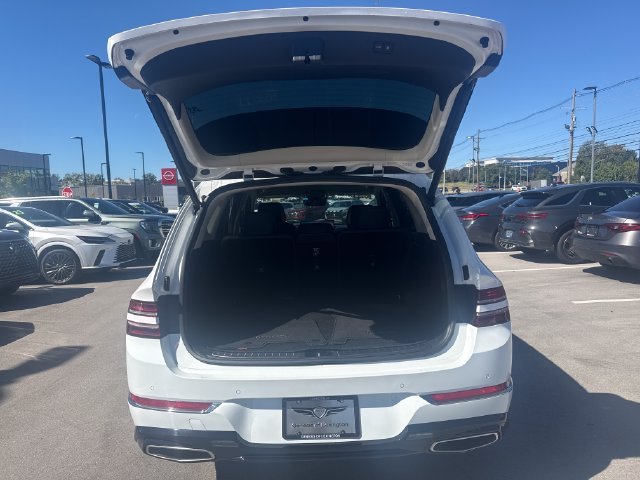 Used 2021 White Genesis 2.5T image 9