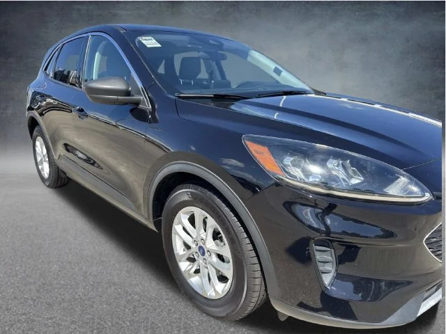 Used 2022 Black Ford SE image 3