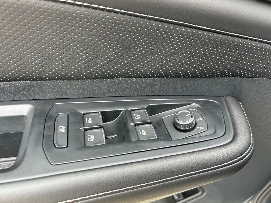 New 2026 White/off-white Volkswagen SE w/Technology image 48