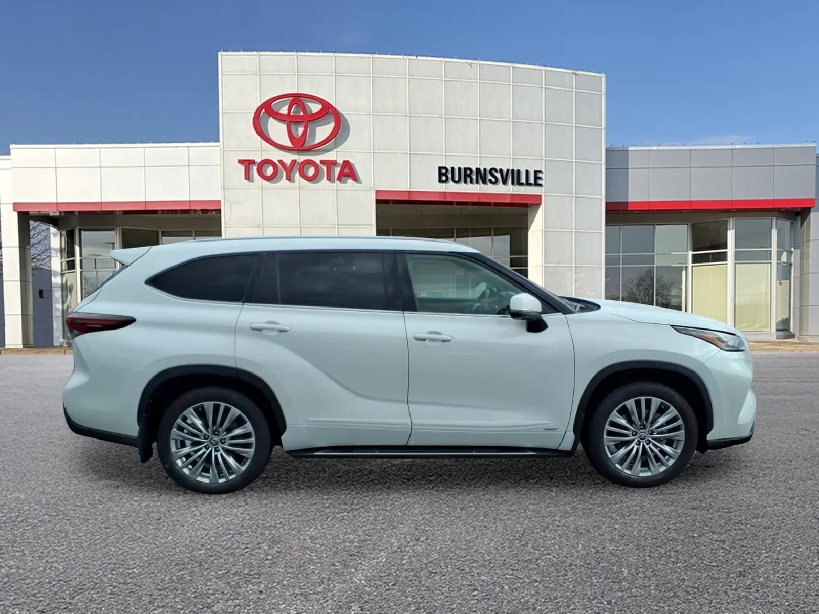Certified 2024 Toyota Highlander Platinum with VIN 5TDEBRCH5RS603283 for sale in Burnsville, Minnesota