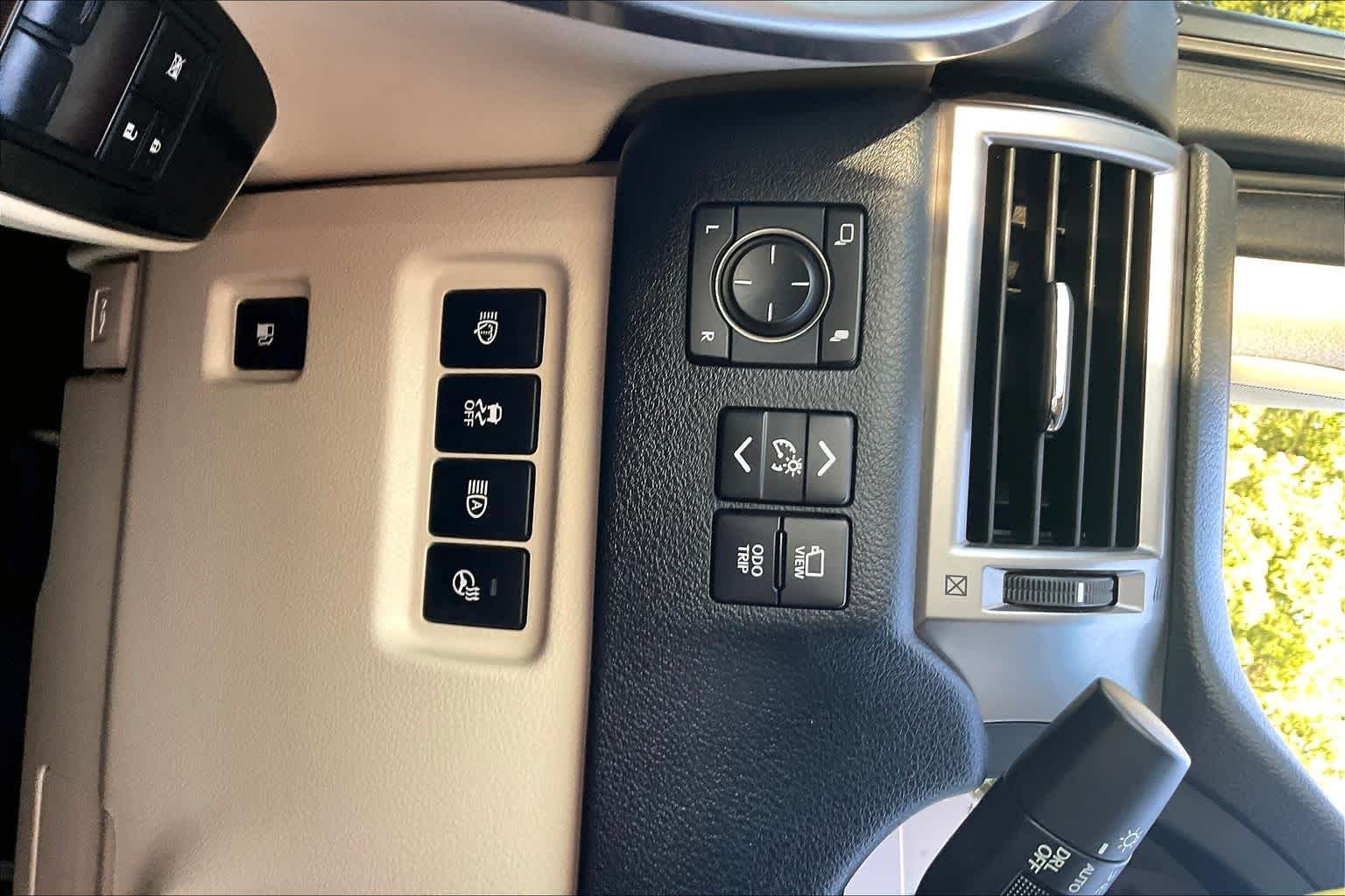 Used 2022 Starfire Pearl Lexus Luxury image 34