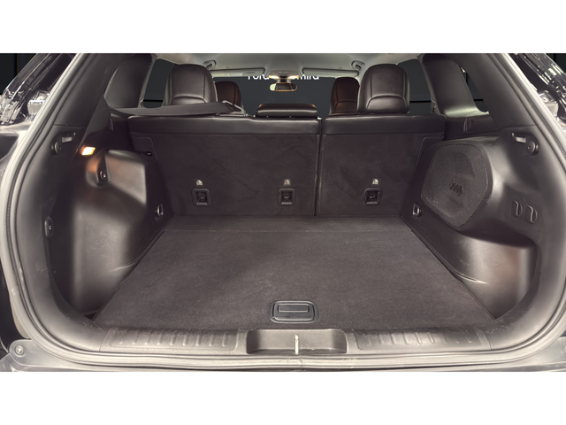 Used 2020 Diamond Black Crystal Pearlcoat Jeep Limited image 26