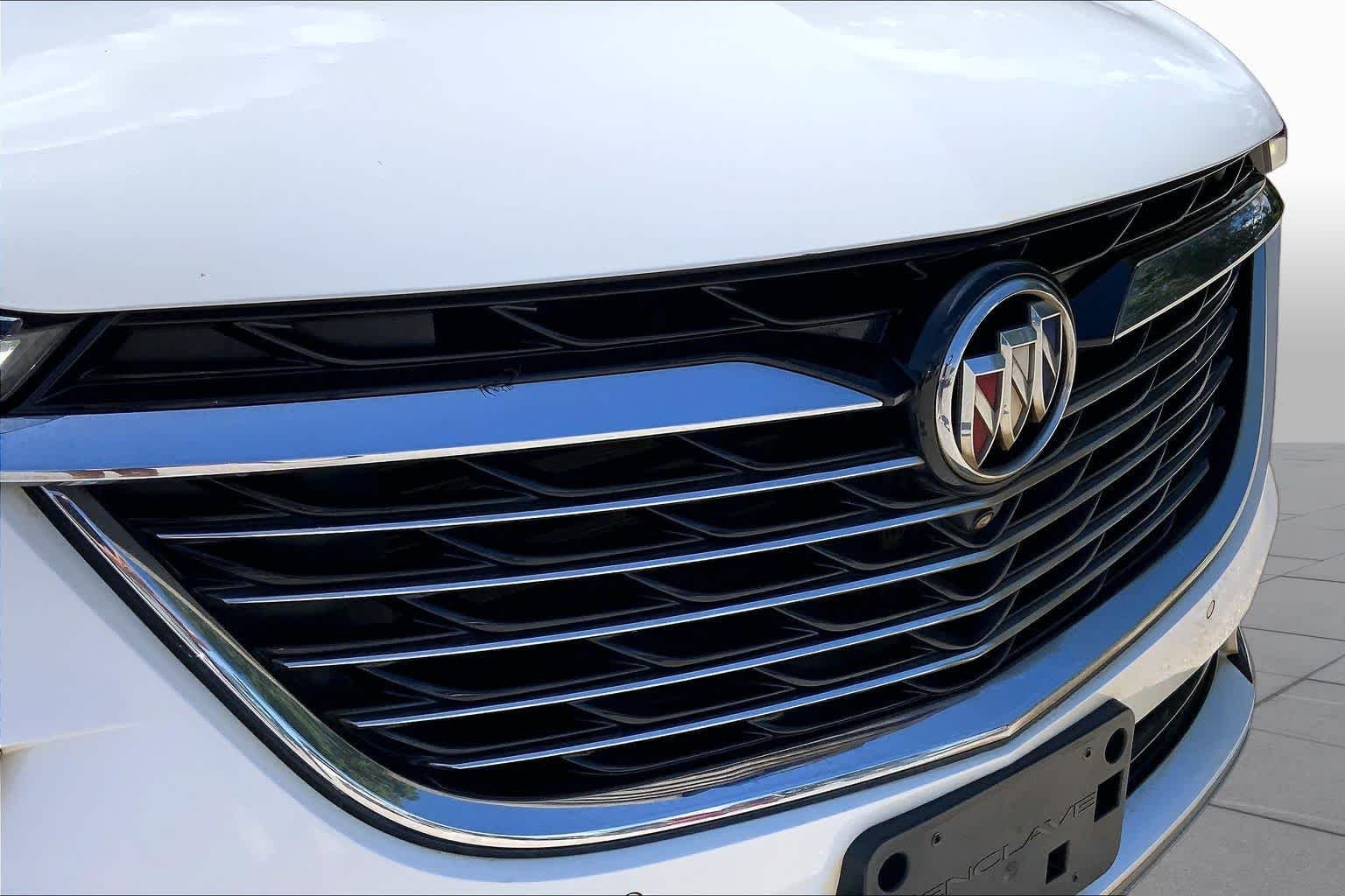 Used 2022 Summit White Buick Premium image 32