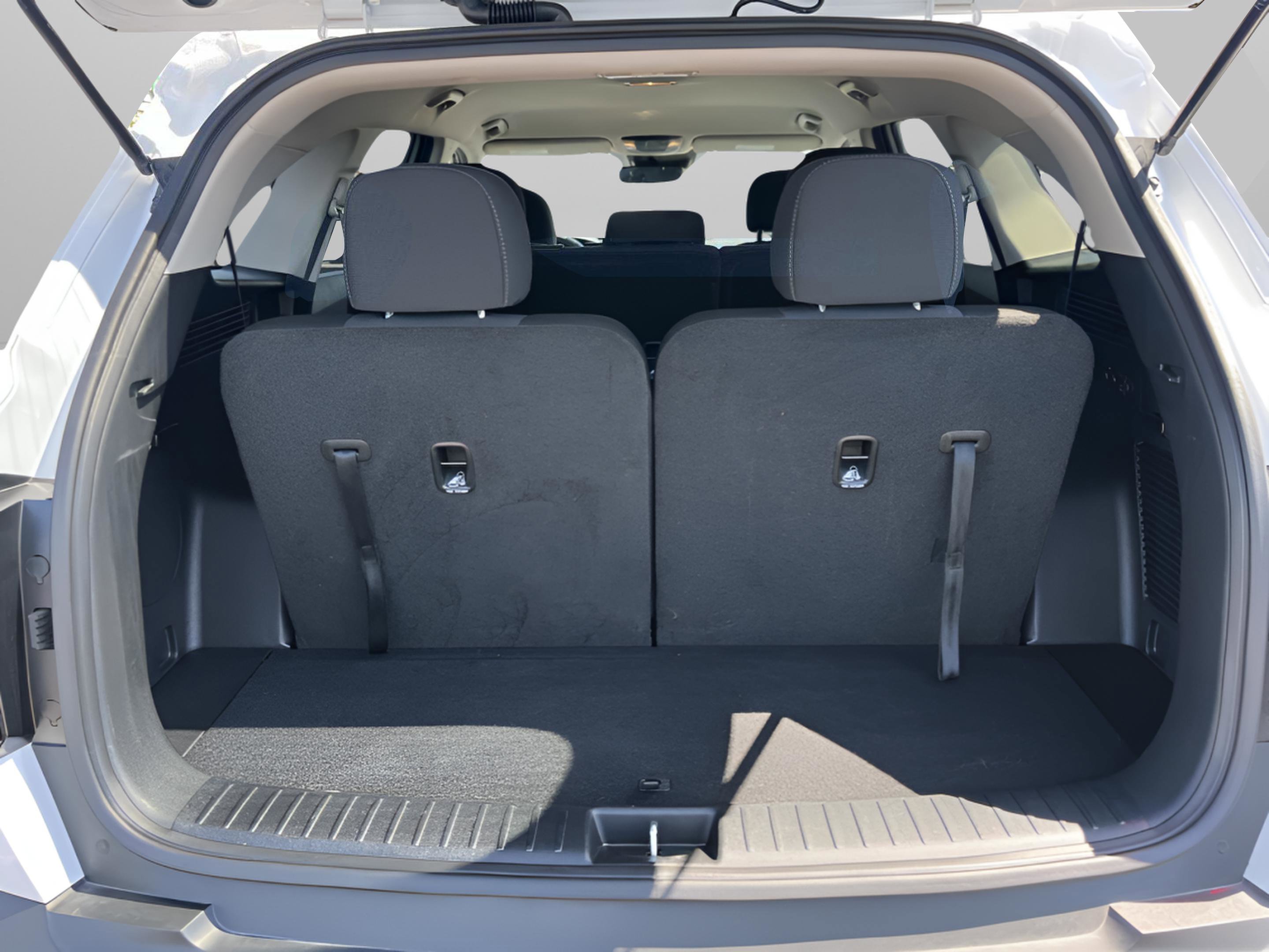 Used 2023 Glacial White Pearl Kia LX image 23