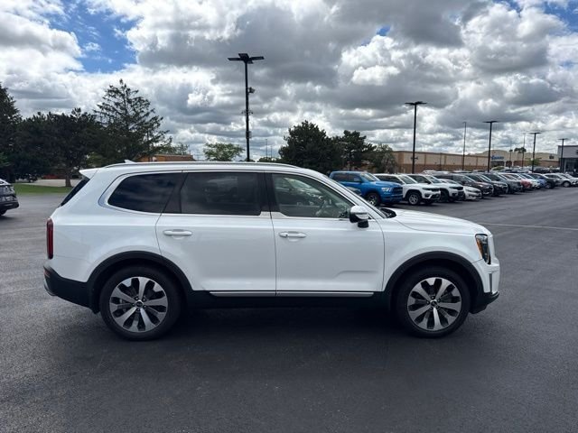 Used 2020 White Kia S image 5