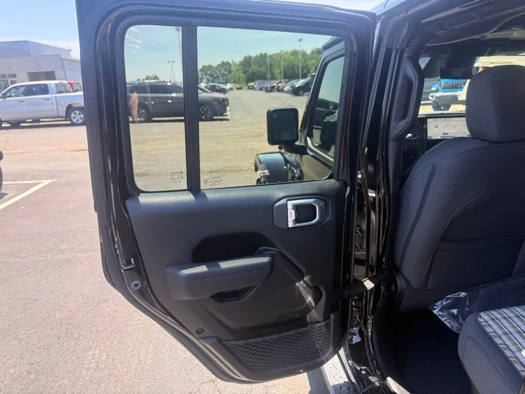 New 2026 Black Clear-Coat Exterior Paint Jeep 85th Anniversary Edition image 30